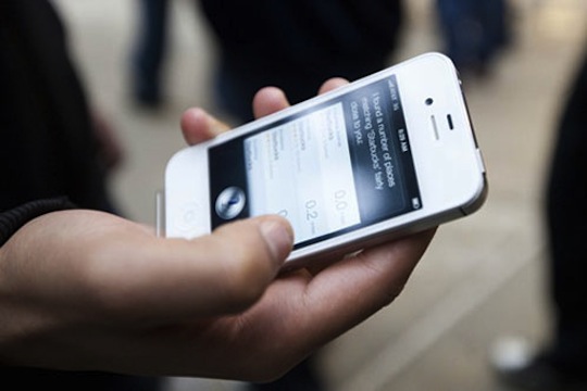 apple-siri-in-hand