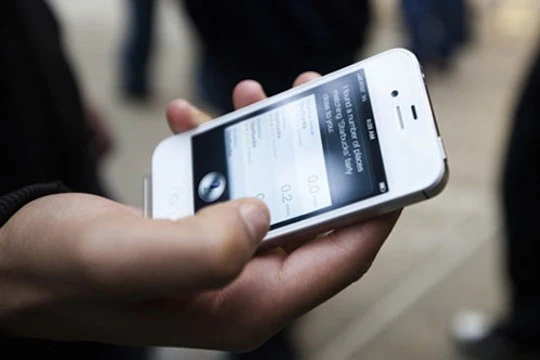apple-siri-in-hand