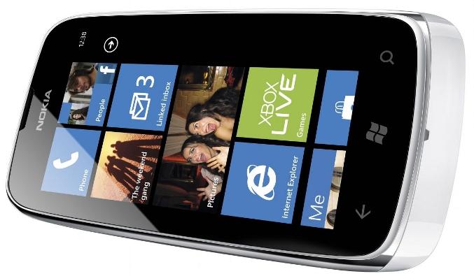  class="wp-image-35640" title="700-nokia-lumia-610-white" 