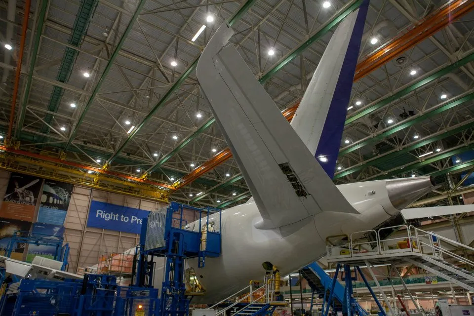 samolot hangar