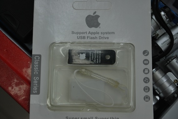 shanghai_apple_usb_drive