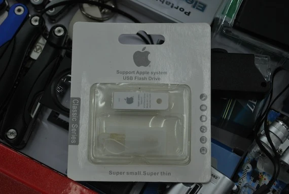 shanghai_apple_usb_drive2