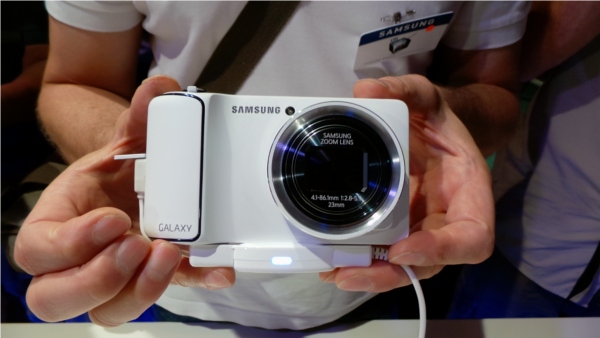  class="wp-image-62594" title="samsung galaxy camera" 