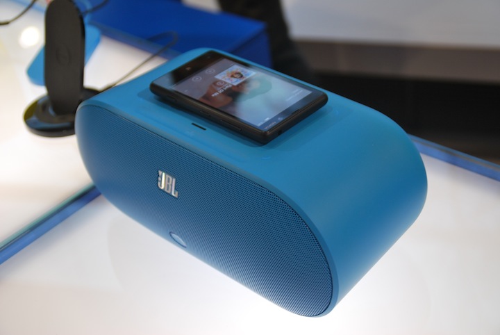 Nokia Lumia 920, JBL speaker