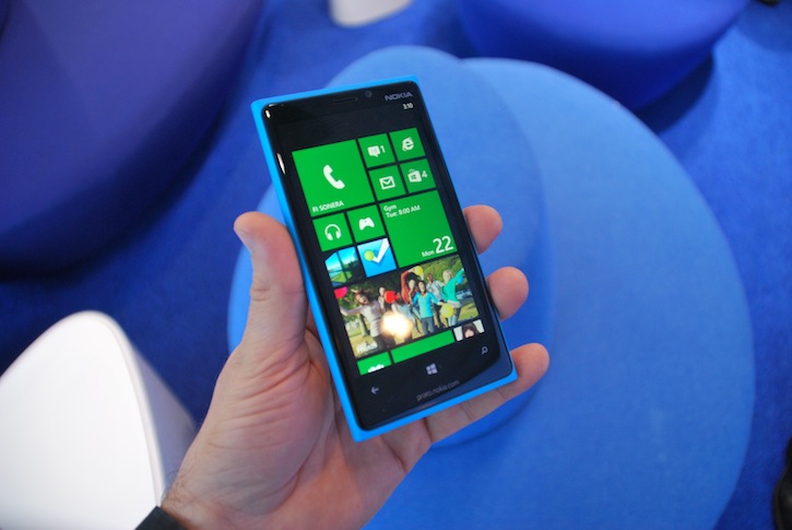 class="wp-image-67652" title="Nokia Lumia 920 Windows Phone welcome screen"