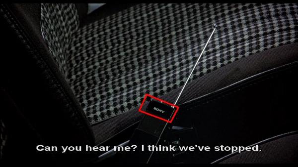 Walkie-talkie w The Man with the Golden Gun (1974) 