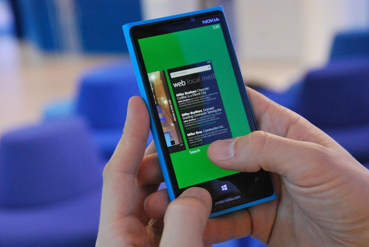 Windows Phone 8 multitasking