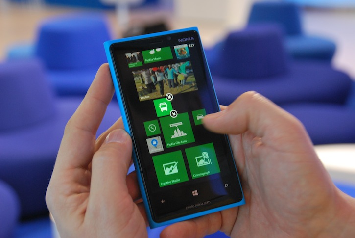 Windows Phone 8 tiles switching 2