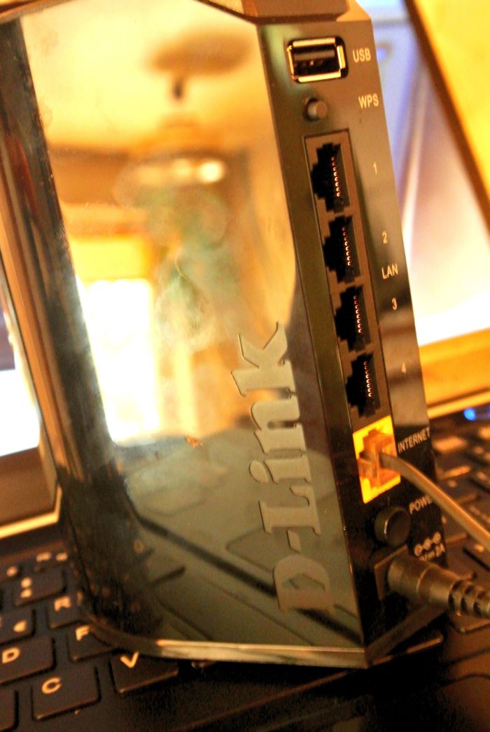 class="wp-image-65389" title="dlink_router"