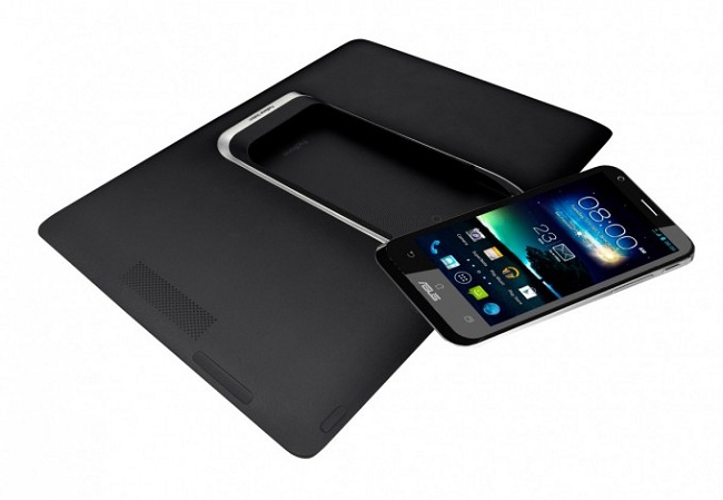 class="wp-image-66565" title="padfone2-stacja-i-smartfon" 