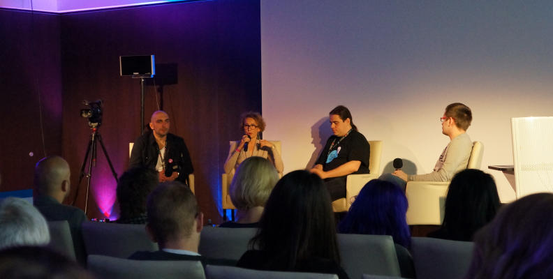 panel-hatalska-mediafun-kominek