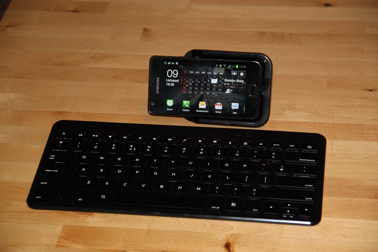 Samsung Galaxy S II, Stacja dokująca, Klawiatura Motorola