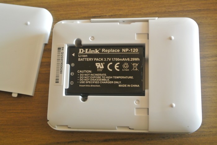 class="wp-image-72652" title="dlink 506l battery"