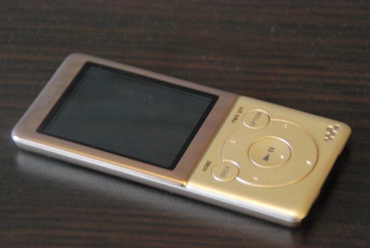 class="wp-image-84742" title="Sony Walkman NWZ-747, 1"