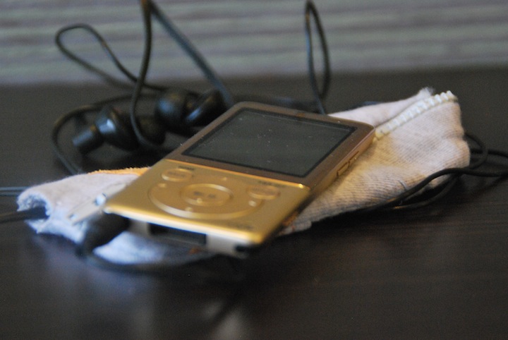 class="wp-image-84747" title="Sony Walkman NWZ-747, 6"
