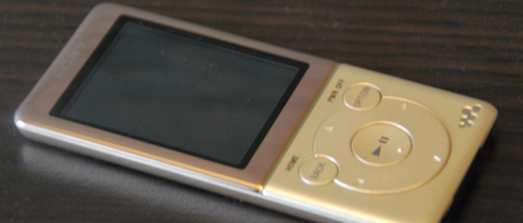 Pamiętacie Walkmana? Odtwarzacz Sony wciąż daje radę. Przynajmniej jeśli chodzi o jakość odtwarzanej muzyki