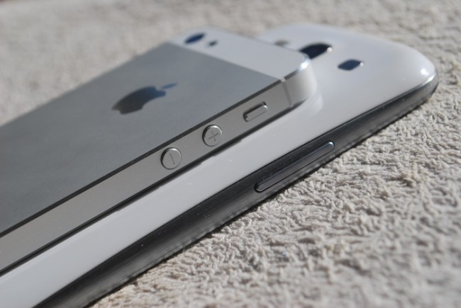 iPhone 5 vs. Samsung Galaxy S III, g