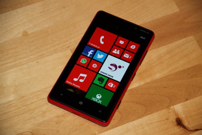 https://ocs-pl.oktawave.com/v1/AUTH_2887234e-384a-4873-8bc5-405211db13a2/spidersweb/2013/01/nokia-lumia-820-1-650x433.jpg