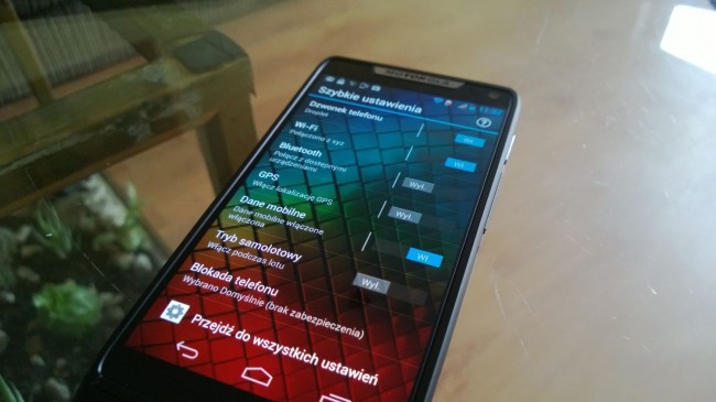 Motorola RAZR i 04