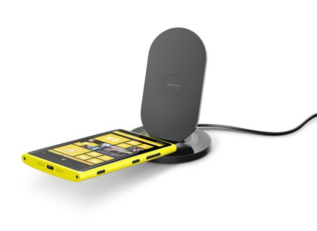 nokia-wireless-charging-stand-dt-910-with-nokia-lumia-920_small one class="wp-image-105182" title="" 