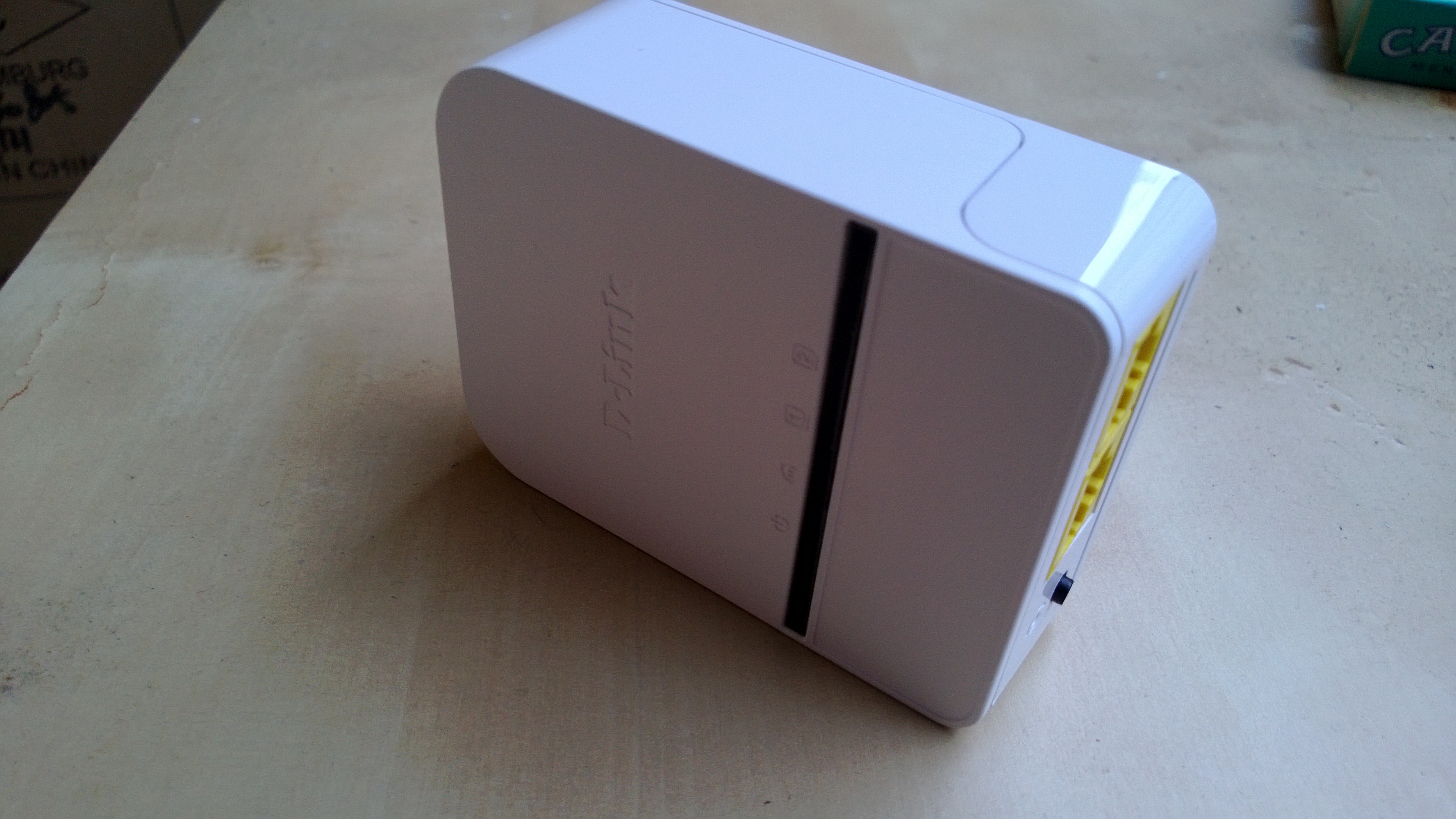 D-Link DHP-329AV zamienia gniazdko elektryczne na dwa gniazda sieciowe