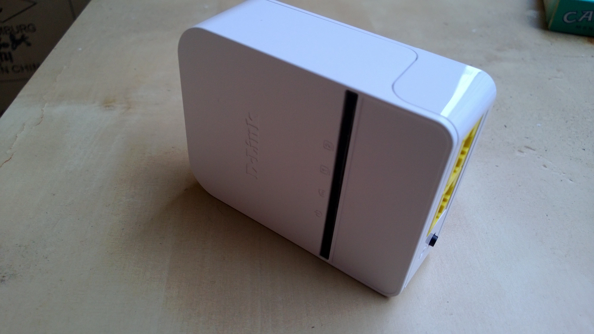 D-Link DHP-329AV zamienia gniazdko elektryczne na dwa gniazda sieciowe