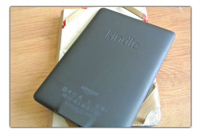 kindle-paperwhite-back class="wp-image-108142" 