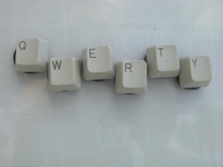 Piotr Lipiński: NASZE CODZIENNE QWERTY, czyli jak dzieci stały się zawodowcami