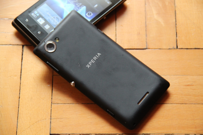 https://ocs-pl.oktawave.com/v1/AUTH_2887234e-384a-4873-8bc5-405211db13a2/spidersweb/2013/06/recenzja-sony-xperia-l-5-650x432.png