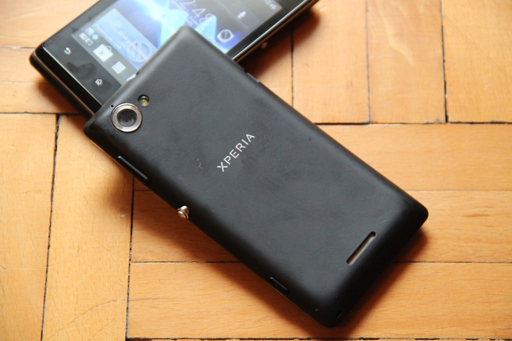 https://ocs-pl.oktawave.com/v1/AUTH_2887234e-384a-4873-8bc5-405211db13a2/spidersweb/2013/06/recenzja-sony-xperia-l-5.png