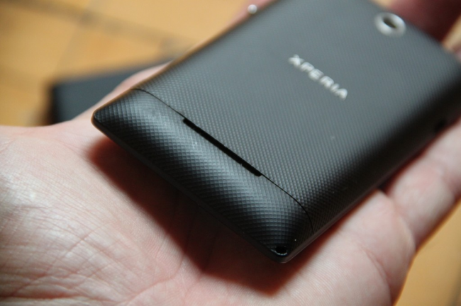 https://ocs-pl.oktawave.com/v1/AUTH_2887234e-384a-4873-8bc5-405211db13a2/spidersweb/2013/06/sony-xperia-e-dual-sim-8-650x432.png