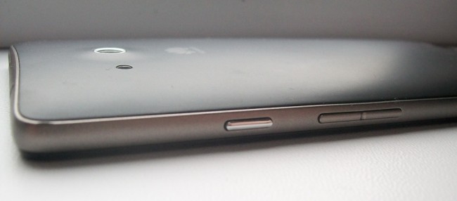 https://ocs-pl.oktawave.com/v1/AUTH_2887234e-384a-4873-8bc5-405211db13a2/spidersweb/2013/08/huawei-ascend-mate-16-650x286.jpg