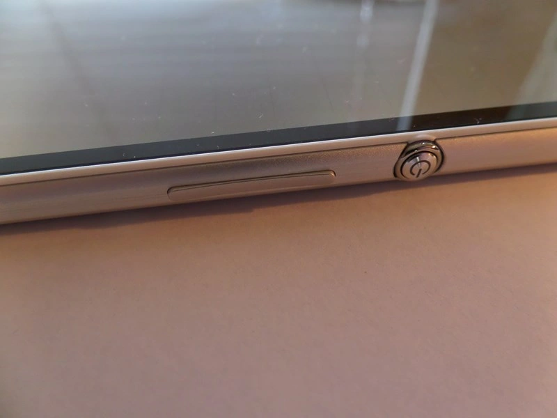 https://ocs-pl.oktawave.com/v1/AUTH_2887234e-384a-4873-8bc5-405211db13a2/spidersweb/2013/08/sony-xperia-z-ultra-6.jpg