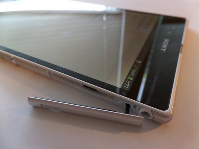 https://ocs-pl.oktawave.com/v1/AUTH_2887234e-384a-4873-8bc5-405211db13a2/spidersweb/2013/08/sony-xperia-z-ultra-8-650x487.jpg