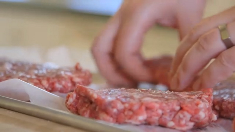 Syntetyczny hamburger class="wp-image-131696" 
