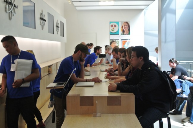 Genius Bar w pracy class="wp-image-139267" 