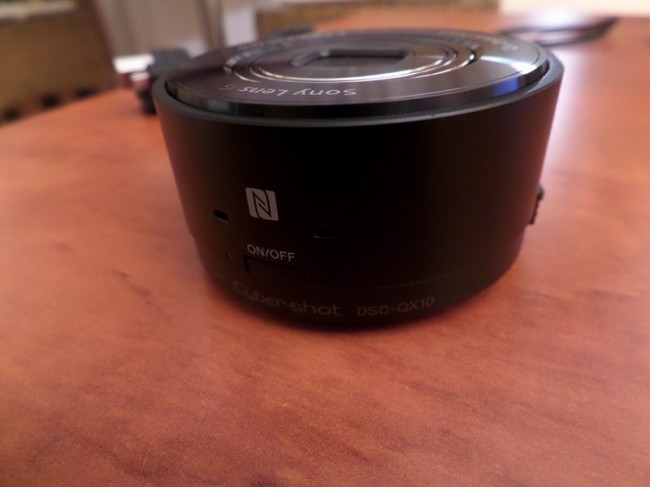 https://ocs-pl.oktawave.com/v1/AUTH_2887234e-384a-4873-8bc5-405211db13a2/spidersweb/2013/09/Obiektyw-Sony-QX10-j-650x487.jpg