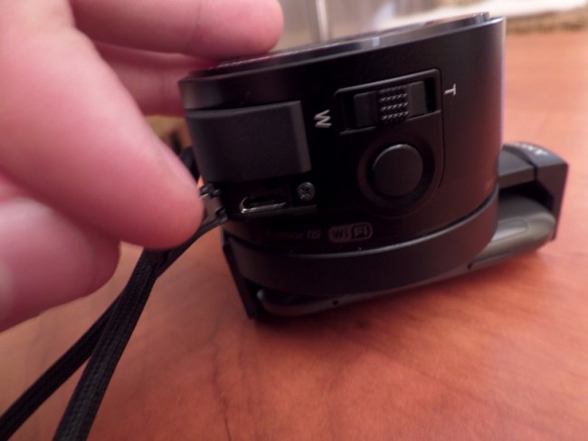 https://ocs-pl.oktawave.com/v1/AUTH_2887234e-384a-4873-8bc5-405211db13a2/spidersweb/2013/09/Obiektyw-Sony-QX10-y-650x487.jpg
