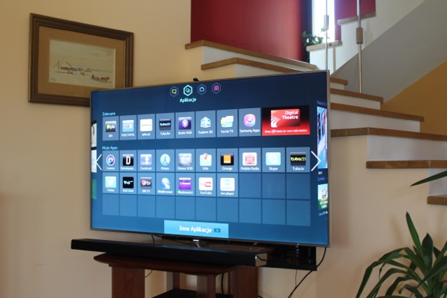 Samsung F7000 Smart TV -04 class="wp-image-138490" 