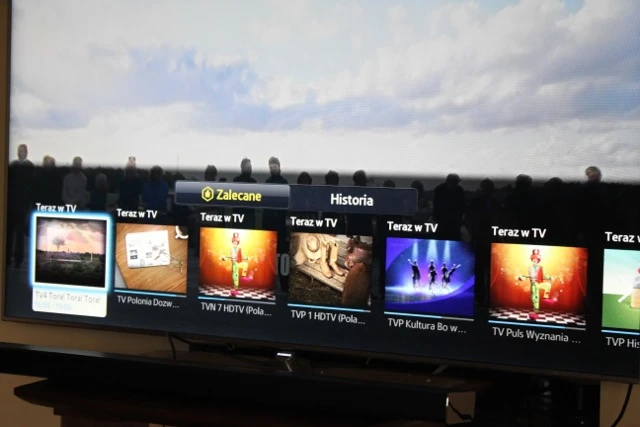 Samsung F7000 Smart TV -13 