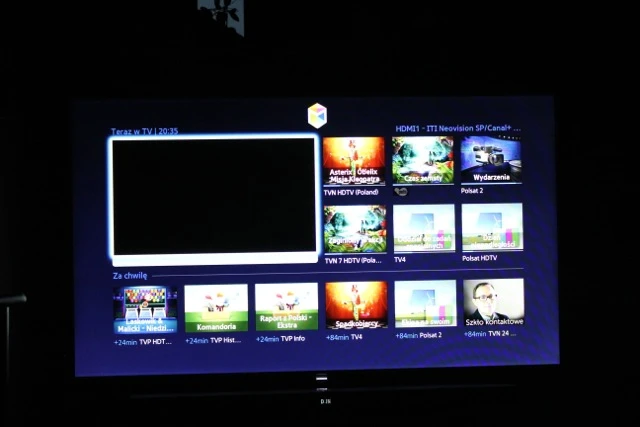 Samsung F7000 Smart TV -16 
