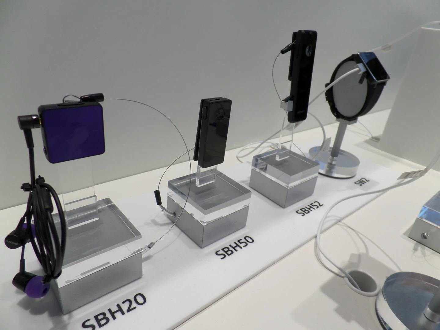https://ocs-pl.oktawave.com/v1/AUTH_2887234e-384a-4873-8bc5-405211db13a2/spidersweb/2013/09/bluetooth-sony.jpg