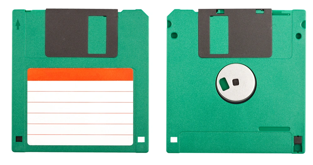 Piotr Lipiński: ŚWIAT DYSKIETEK, czyli moja plastikowa młodość