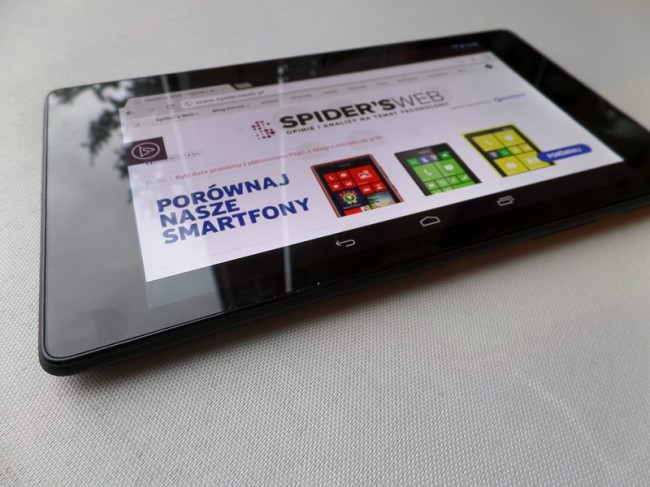 https://ocs-pl.oktawave.com/v1/AUTH_2887234e-384a-4873-8bc5-405211db13a2/spidersweb/2013/09/nexus-7-ii-spidersweb-2-650x487.jpg