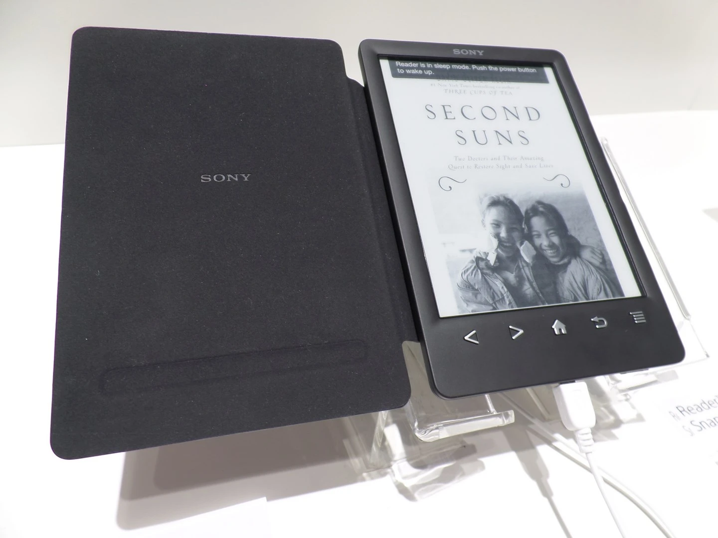 https://ocs-pl.oktawave.com/v1/AUTH_2887234e-384a-4873-8bc5-405211db13a2/spidersweb/2013/09/sony-ereader-2.jpg