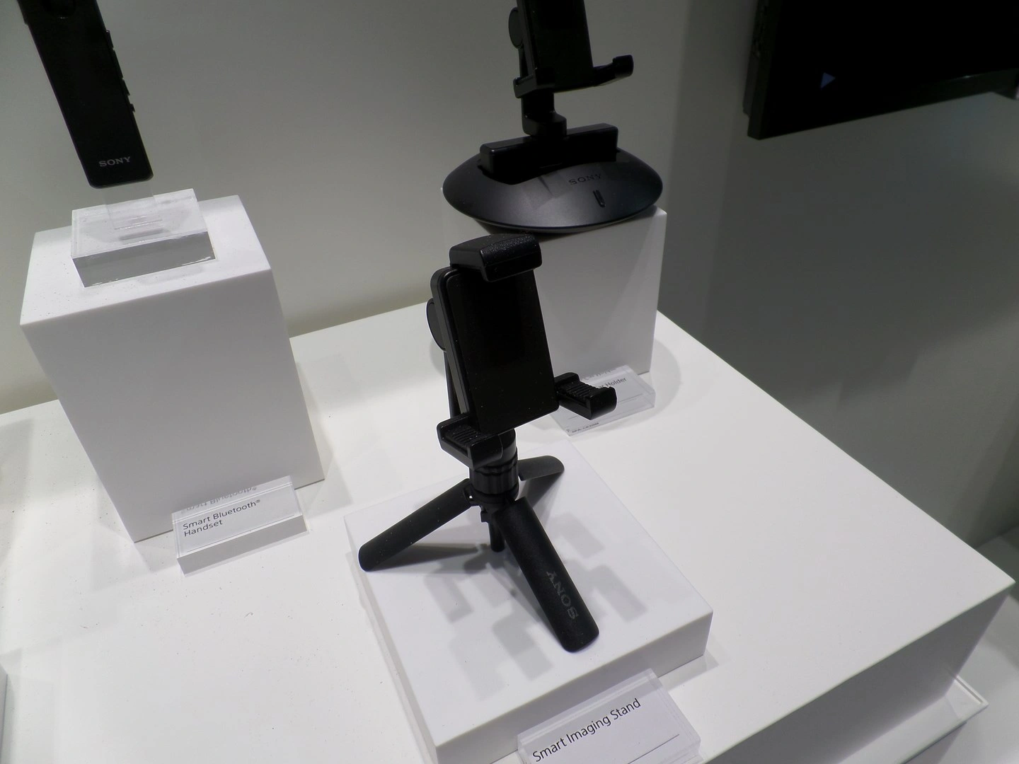 https://ocs-pl.oktawave.com/v1/AUTH_2887234e-384a-4873-8bc5-405211db13a2/spidersweb/2013/09/sony-nfc-2.jpg