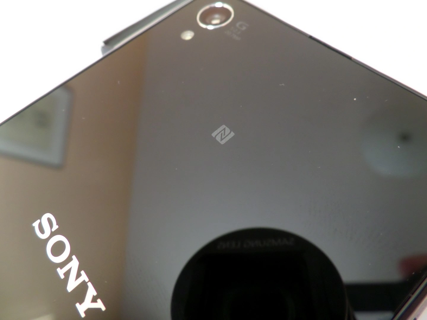 https://ocs-pl.oktawave.com/v1/AUTH_2887234e-384a-4873-8bc5-405211db13a2/spidersweb/2013/09/xperia-z1-21.jpg