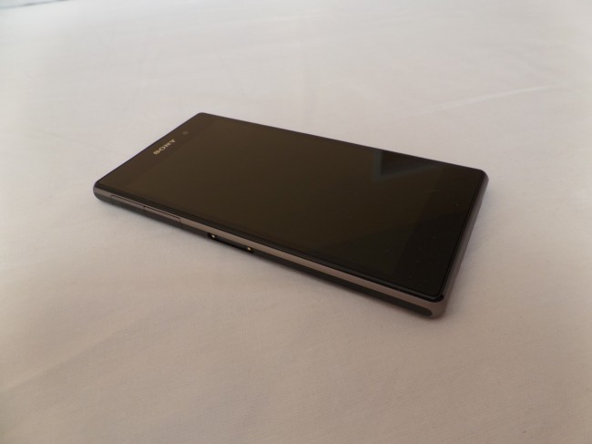 https://ocs-pl.oktawave.com/v1/AUTH_2887234e-384a-4873-8bc5-405211db13a2/spidersweb/2013/09/xperia-z1-23-650x487.jpg