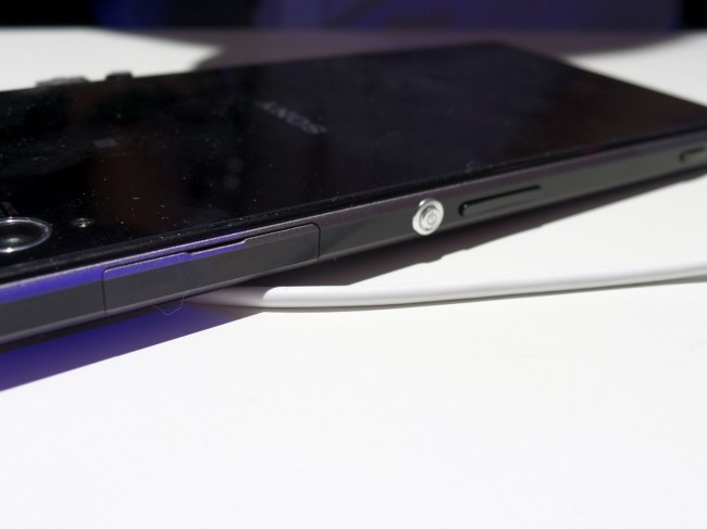 https://ocs-pl.oktawave.com/v1/AUTH_2887234e-384a-4873-8bc5-405211db13a2/spidersweb/2013/09/xperia-z1-27-650x487.jpg