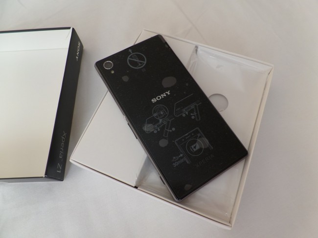 https://ocs-pl.oktawave.com/v1/AUTH_2887234e-384a-4873-8bc5-405211db13a2/spidersweb/2013/09/xperia-z1-3-650x487.jpg